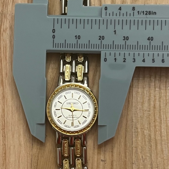 Seiko Ladies Watch Super RARE Vintage Two Tone Bracelet Beautiful White Dial - Picture 11 of 12